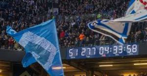 Una recente immagine del Bundesliga Uhr, l'orologio che scandisce il tempo di permanenza dell'Amburgo nella massima serie tedesca