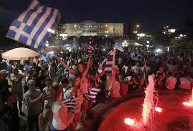 Piazza Syntagma festeggia il no all'accordo con i creditori internazionali. il 61% dei greci si è detto contrario.