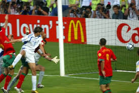 Il momento del gol decisivo di Charisteas in finale